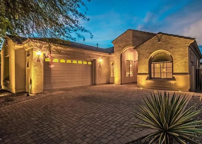 Desert Escape With Private Pool And Jet Tub, 3br Holiday home