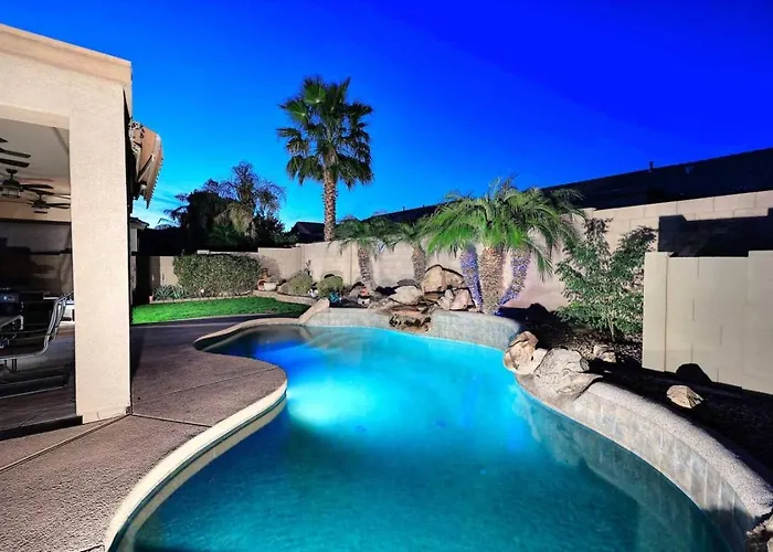 Holiday home Desert Escape With Private Pool And Jet Tub, 3br