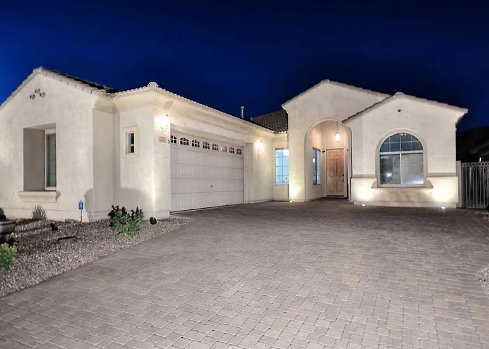 Holiday home Desert Escape With Private Pool And Jet Tub, 3br Phoenix