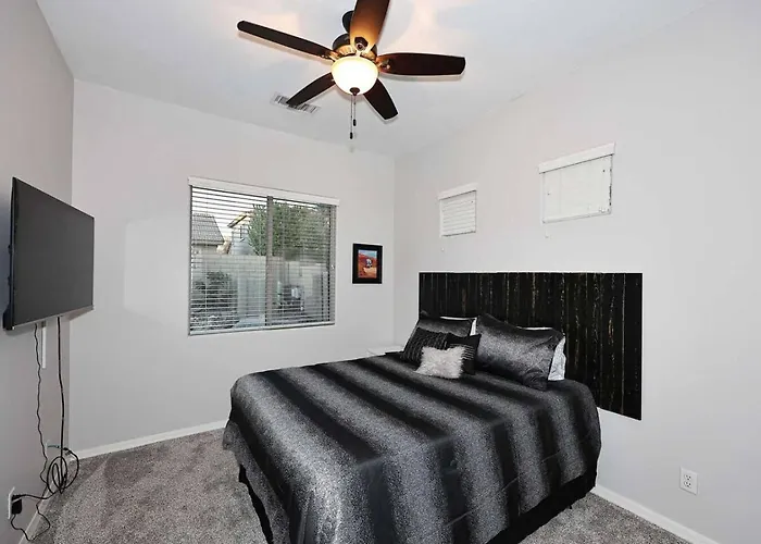 Holiday home Desert Escape With Private Pool And Jet Tub, 3br Phoenix
