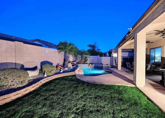 Desert Escape With Private Pool And Jet Tub, 3br Holiday home Phoenix