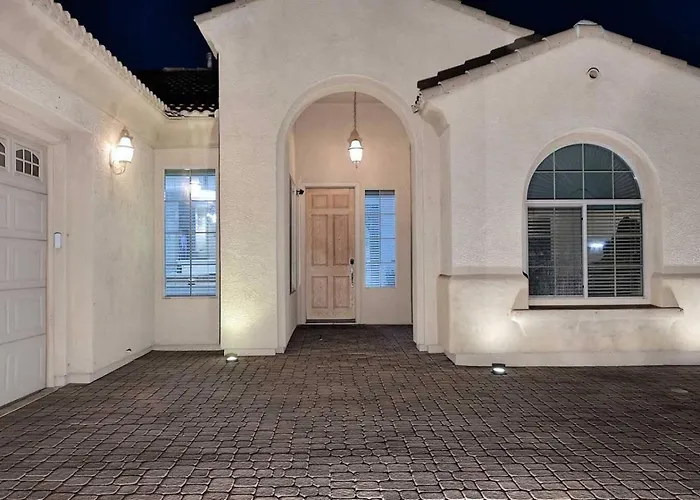 Desert Escape With Private Pool And Jet Tub, 3br Holiday home Phoenix