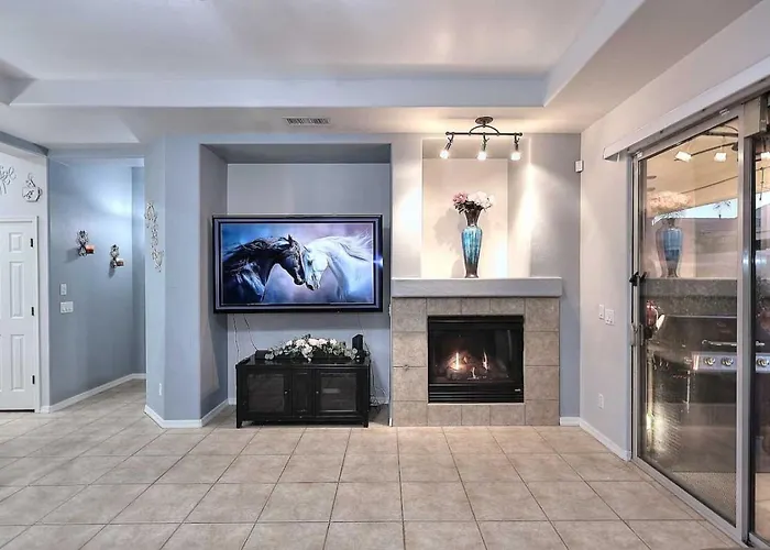 Desert Escape With Private Pool And Jet Tub, 3br Holiday home *
