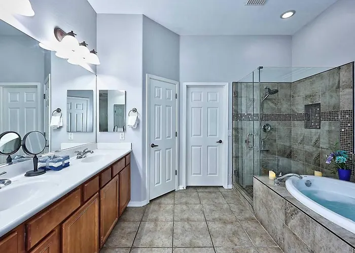 Desert Escape With Private Pool And Jet Tub, 3br