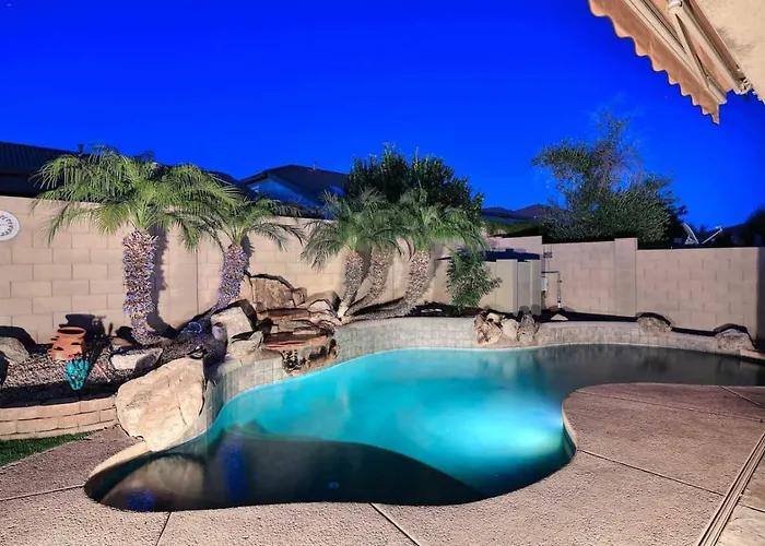 Holiday home Desert Escape With Private Pool And Jet Tub, 3br