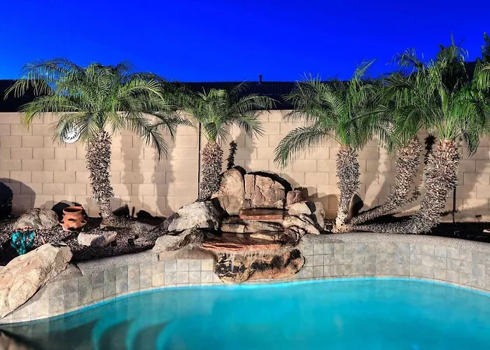 Desert Escape With Private Pool And Jet Tub, 3br Holiday home