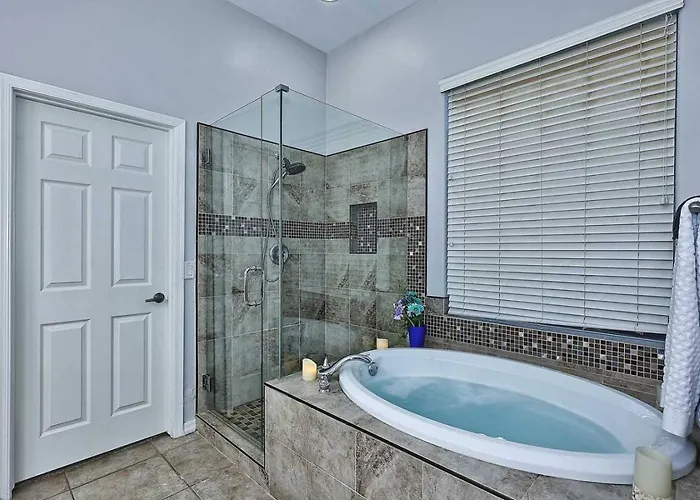 Desert Escape With Private Pool And Jet Tub, 3br Holiday home *